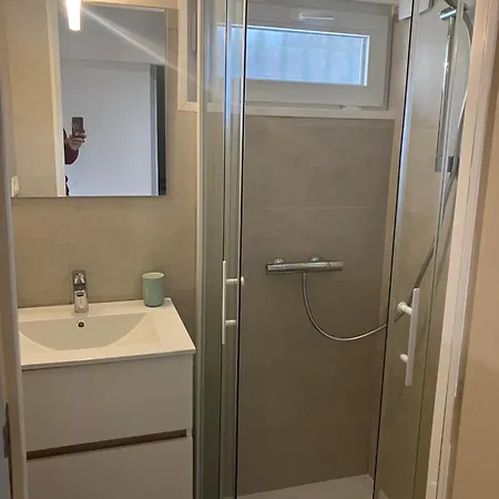 Petite Avec Sdb Partagee Privat bolig Angers