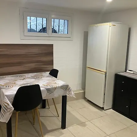 Petite Avec Sdb Partagee