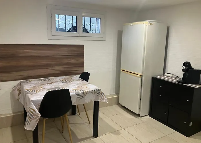 Petite Avec Sdb Partagee