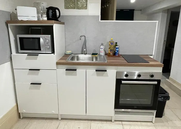 Petite Avec Sdb Partagee Kwatera prywatna Angers